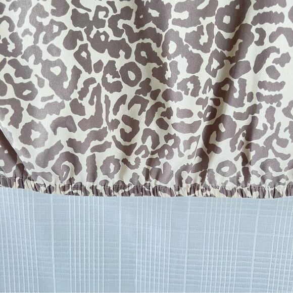 Loft Cream And Greig Leopard Print Elastic Bottom Short Sleeve Blouse Size M - Picture 5 of 10